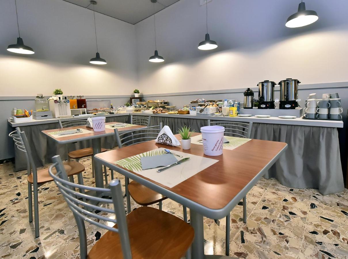 Hotel Doria Белариа-Игеа Марина Екстериор снимка